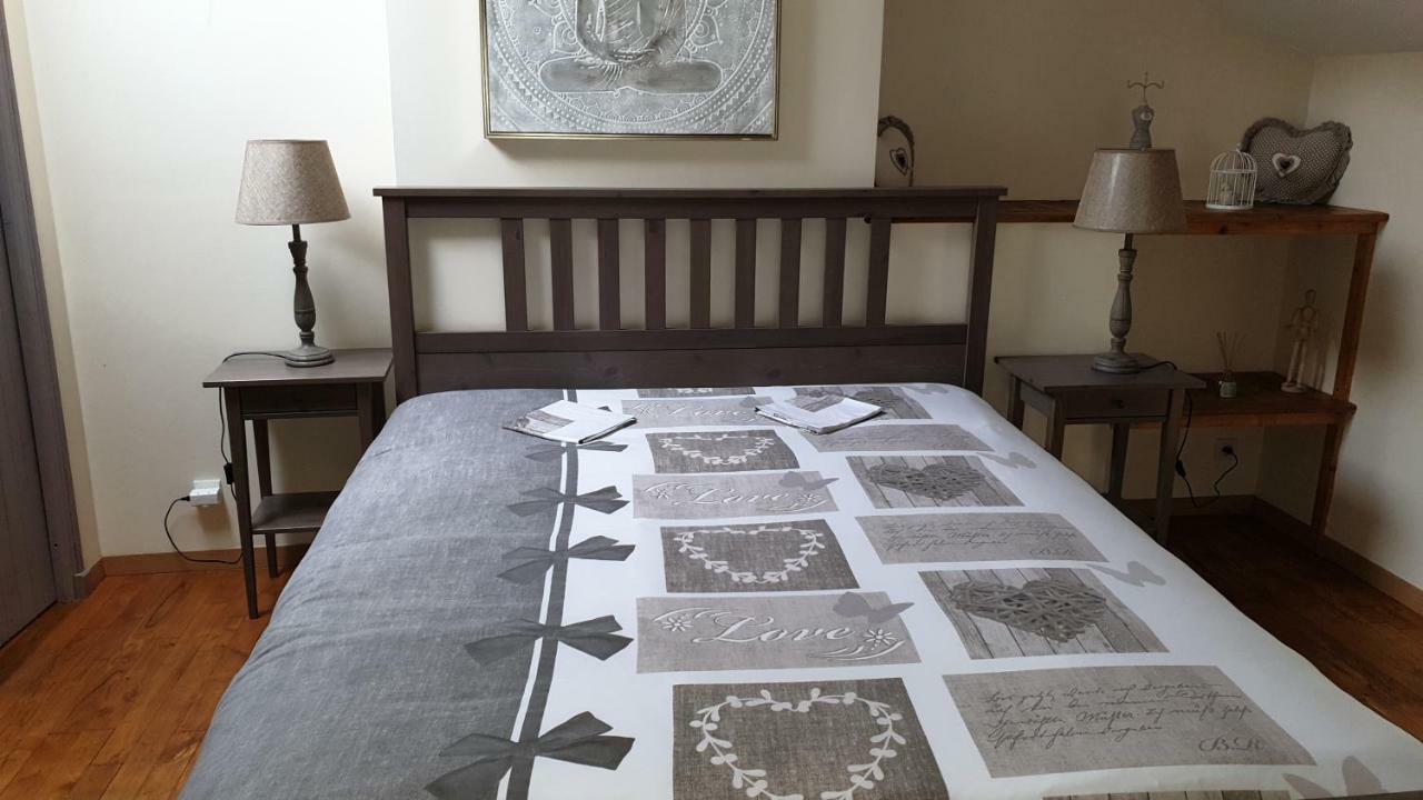 Villefranche-de-Lonchat 샤토 퓨그레니어 B&B 외부 사진