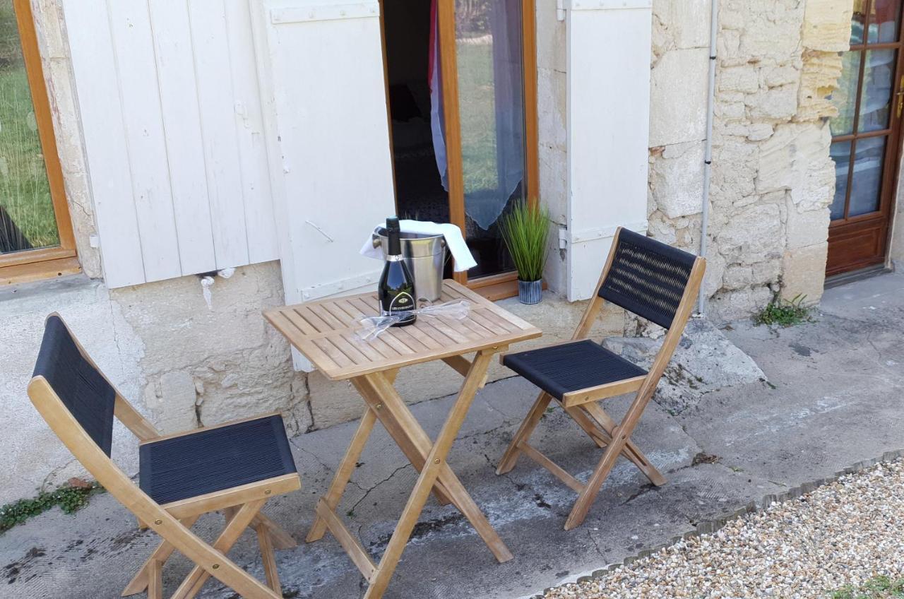 Villefranche-de-Lonchat 샤토 퓨그레니어 B&B 외부 사진